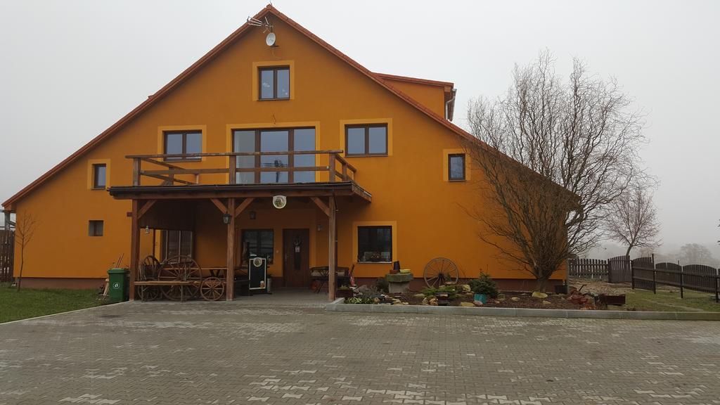 Penzion Eqilon Hotel Melnik Exterior photo