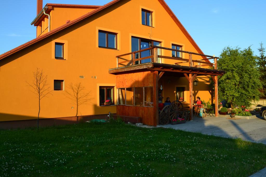 Penzion Eqilon Hotel Melnik Exterior photo